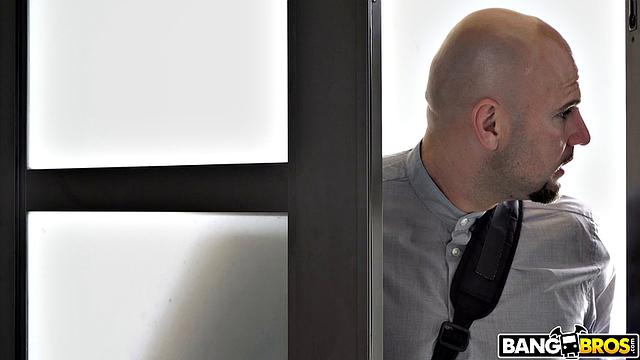 Rachel Rivers Caught Taking Nudes