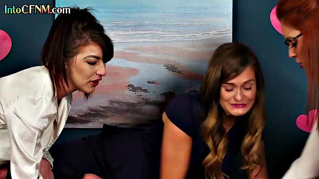 Classy CFNM babes give BJ to guy