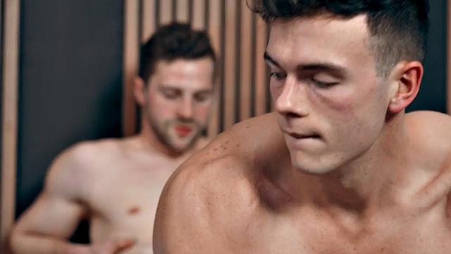 Athletic amateur jock fucks gym buddy barebacking