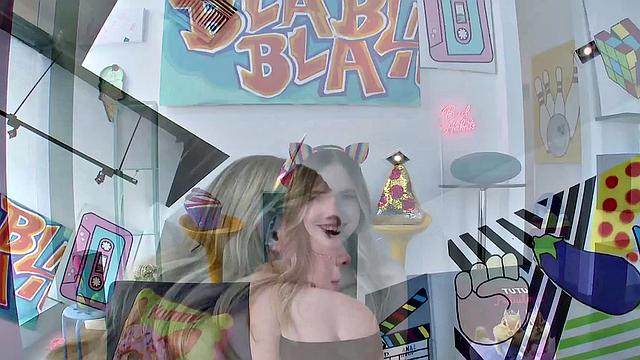 Rebel широко раздвигает и принимает по полной