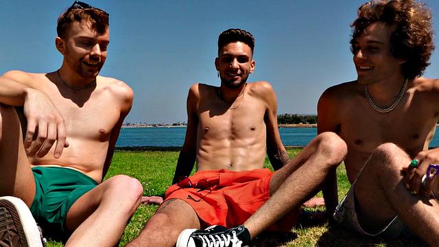 Skinny stud barebacked in 3some after casting