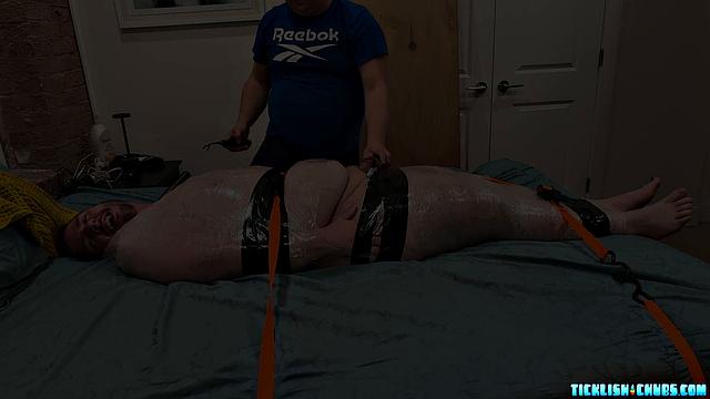 diffy gets wrapped up and still manages to cum with matt-never underestimate a motivated gay guy