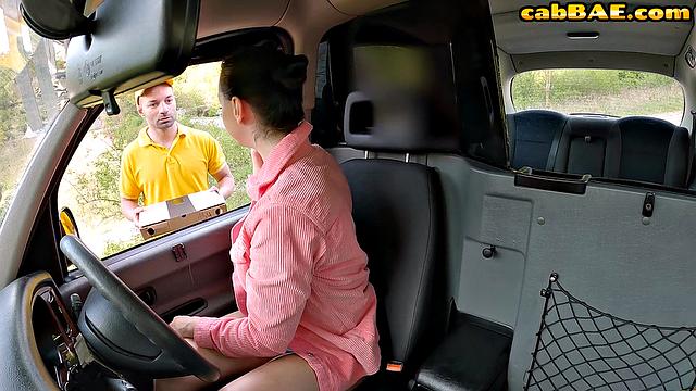 Cumthirsty babe cockriding hard in car