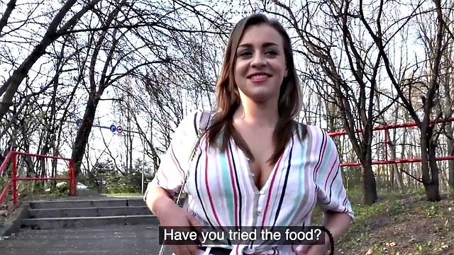 смотри, как европейская грудастая трахается на природе в pov