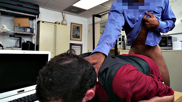 Black nympho fucked in anal by nasty fucker