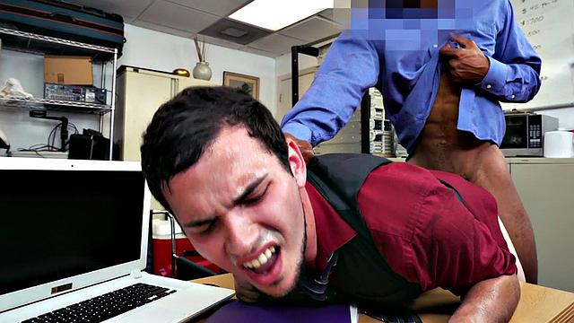 Black nympho fucked in anal by nasty fucker