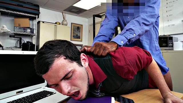 Black nympho fucked in anal by nasty fucker