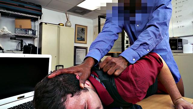 Black nympho fucked in anal by nasty fucker