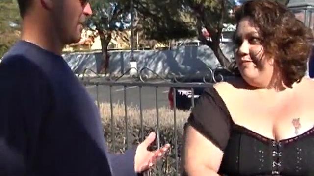 Chunky Layla Crawls For Cock