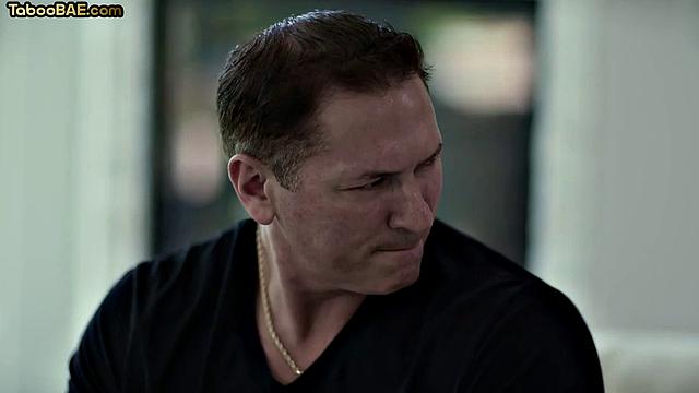 пушистая падчерица получает по-собачьи от отчима