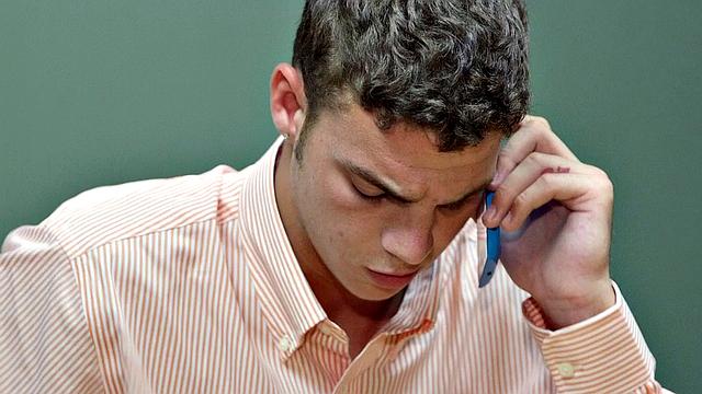 тифф наннистер берет на пробу татуированного паренька, которого советовала его мама