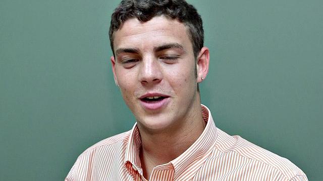 тифф наннистер берет на пробу татуированного паренька, которого советовала его мама