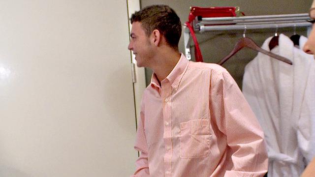 тифф наннистер берет на пробу татуированного паренька, которого советовала его мама