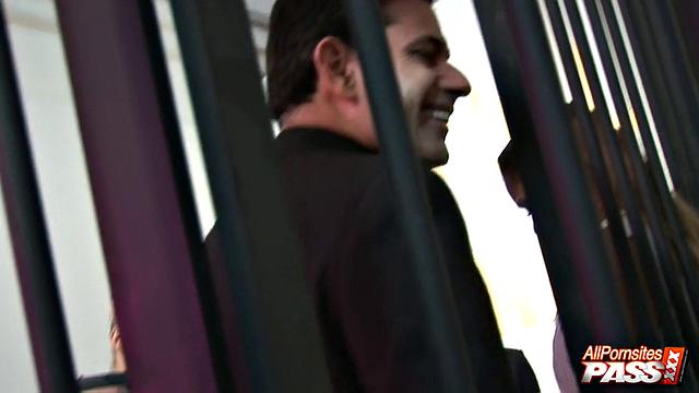 Bank heist turns into an orgy