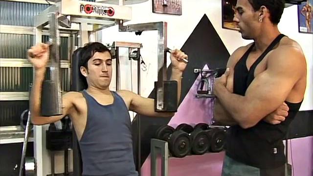 Твинка Кайо трахают в спортзале - Кайо Барселлос и Поакс