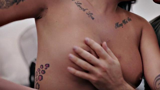 Curvy trans sucks bf before sex in erotic couple