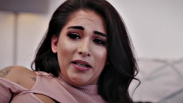 Curvy trans sucks bf before sex in erotic couple