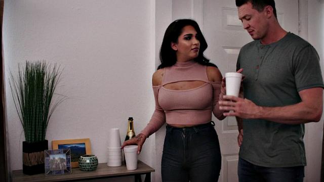 Curvy trans sucks bf before sex in erotic couple