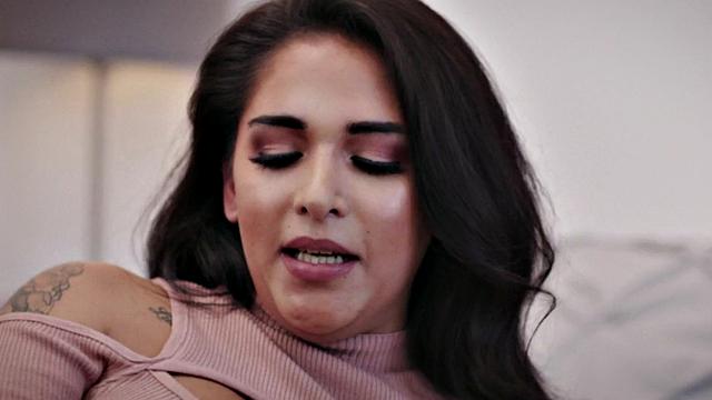 Curvy trans sucks bf before sex in erotic couple