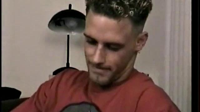 вечно "гетеро" парень узнаёт, что мужской зад - не шутка