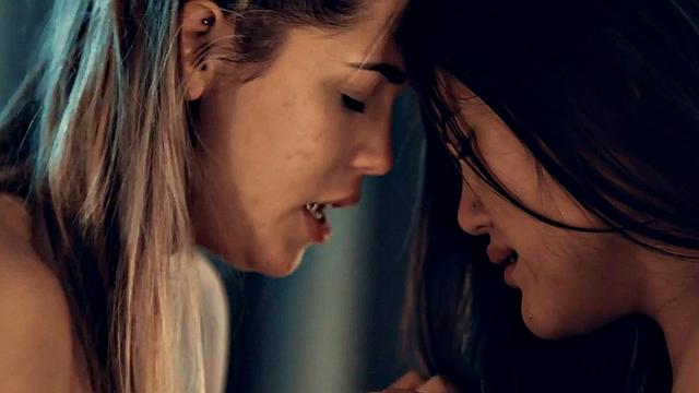 Asian enjoys passionate tribbing with her GF