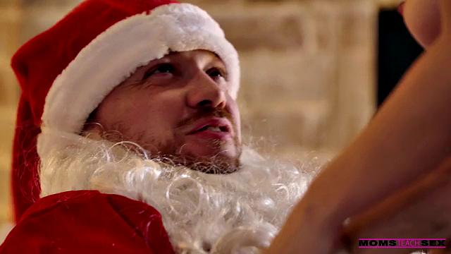 Sitting on Santa's Lap - S14:E7