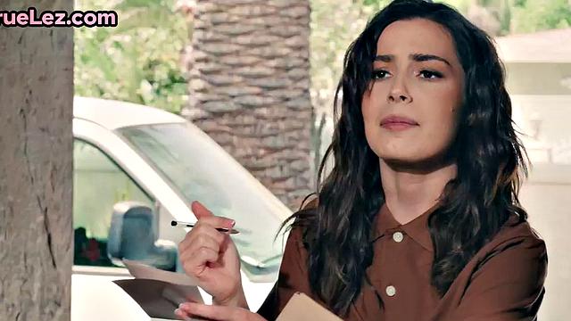 Bigass Lesbian GF in doggy