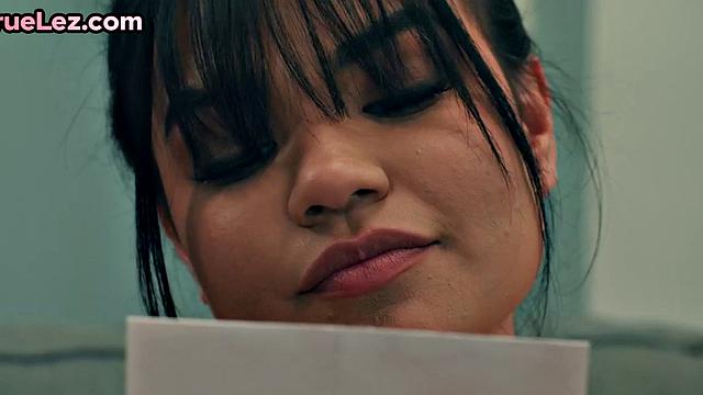 Bigass Lesbian GF in doggy