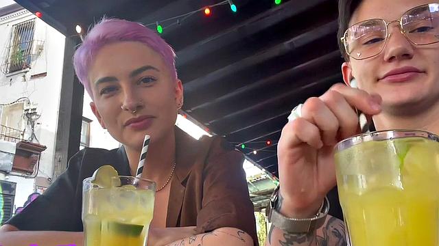 Tattooed amateur fingers and licks GFs pussy at home