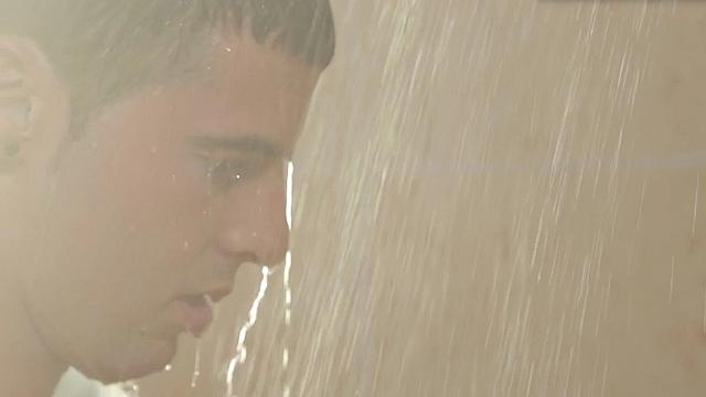 Showering amateur solo wanking his dick for cumshot