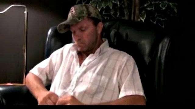 рик дрочит один и снимает всё на камеру