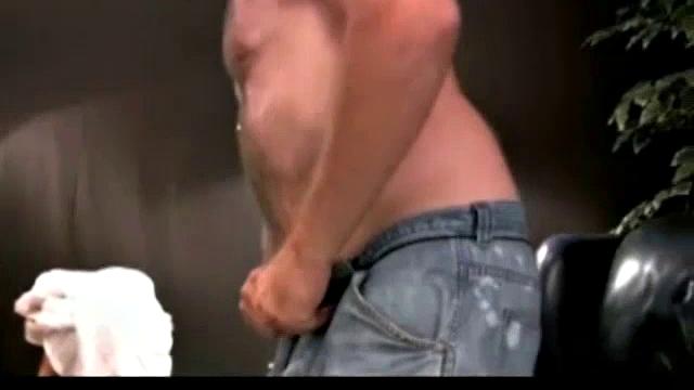 рик дрочит один и снимает всё на камеру