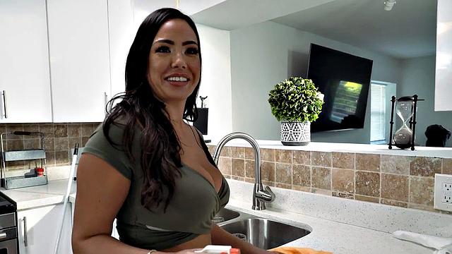 Cocksucking maid pussysmashed by boss after cleaning