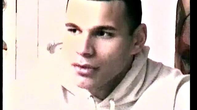 мужик сосёт прямой член и ловит сперму