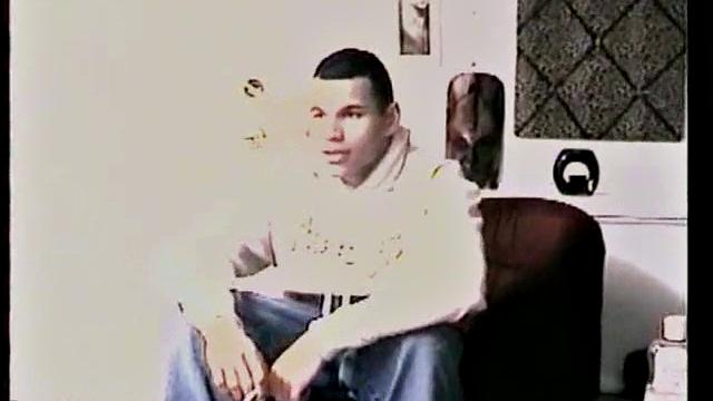 мужик сосёт прямой член и ловит сперму