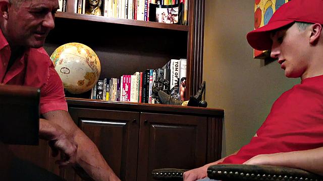 Skinny top barebacks muscled bottom DILF in office