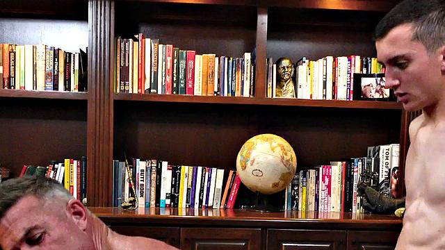 Skinny top barebacks muscled bottom DILF in office