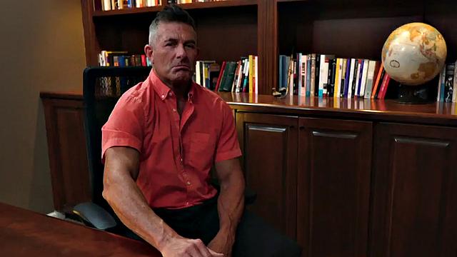 Skinny top barebacks muscled bottom DILF in office