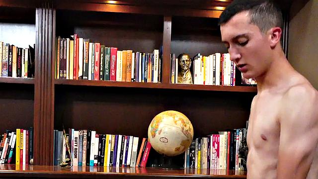 Skinny top barebacks muscled bottom DILF in office