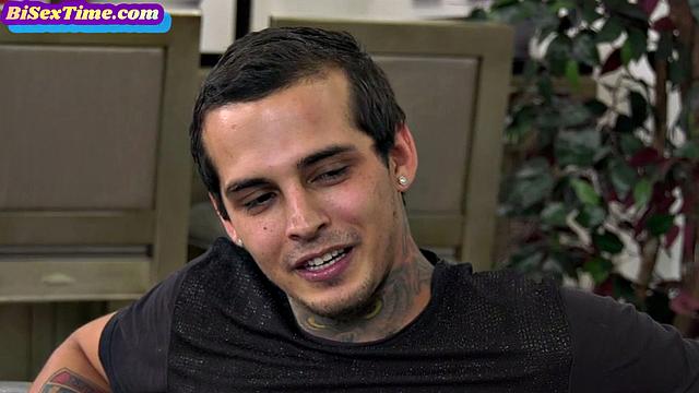 Bisexual bae deepthroating in 3some