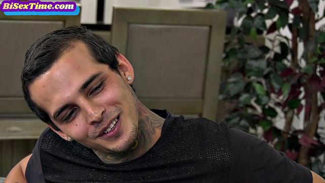 Bisexual bae deepthroating in 3some