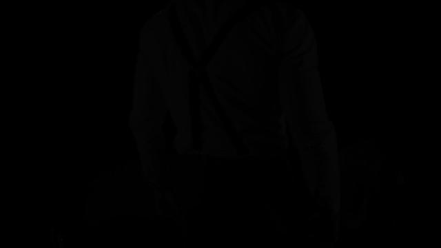 У реки раздолбай с огромным членом ищет приключений