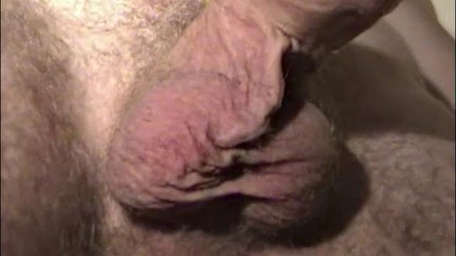 Крис раздевается и трахается с трудягой