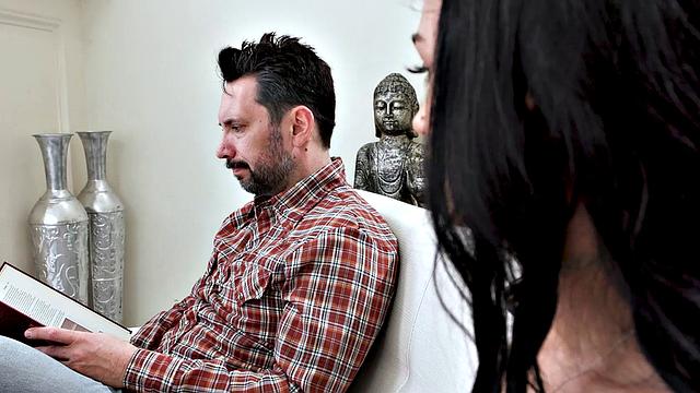 падчерица так дерзко едет на отчиме, что тот сбился со счёта