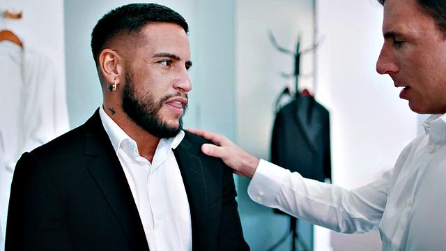 Black stud enjoys bareback sex with BF at home