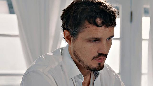 Big booty babe riding masseur's cock after deepthroat