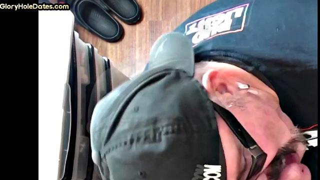 Gloryhole POV DILF sucks in closeup homemade BJ scene