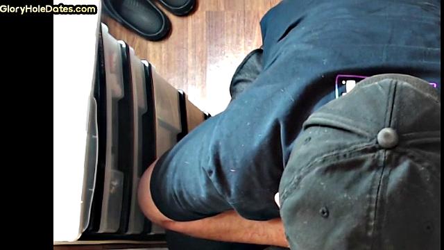 Gloryhole POV DILF sucks in closeup homemade BJ scene