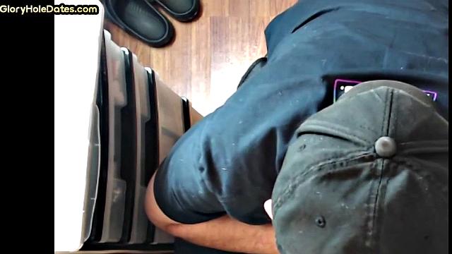 Gloryhole POV DILF sucks in closeup homemade BJ scene