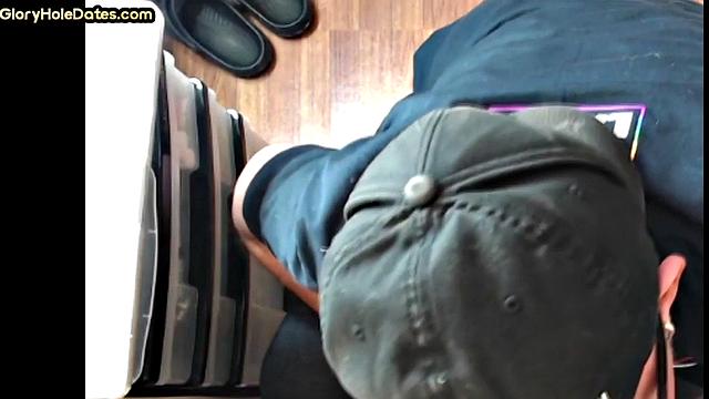 Gloryhole POV DILF sucks in closeup homemade BJ scene